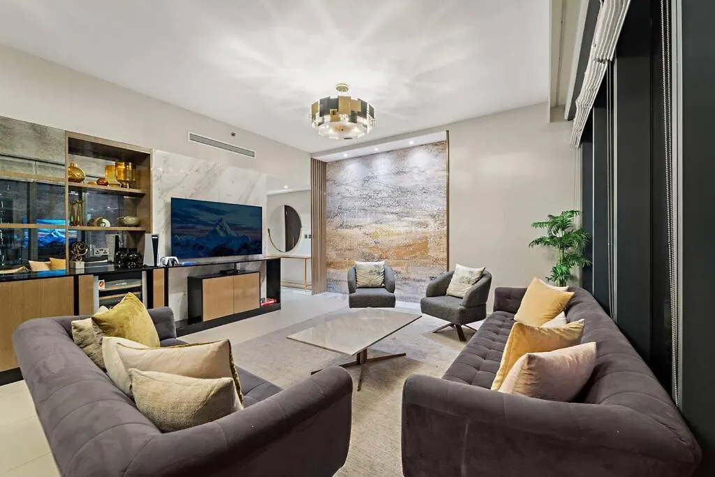 First Class 4Br Spacious Luxury Retreat Dubai Apartment